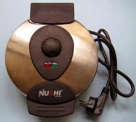 Electrical waffle maker "NUSHI"Product has black bakelite cover on the bottom part and met