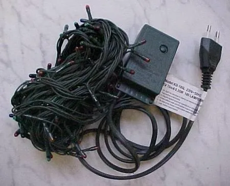 Lighting chain with 180 miniature non-replaceable incandescent lamps and an 8-function fla