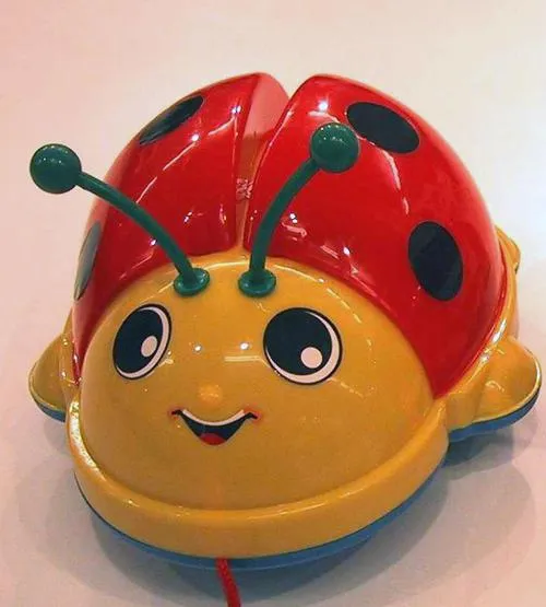 Pull-along toy in the form of a ladybird