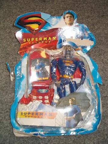 Набор Superman Returns: мобильный телефон и фигурка