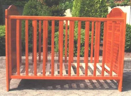 Varnished wooden baby cot “Caravelle” 