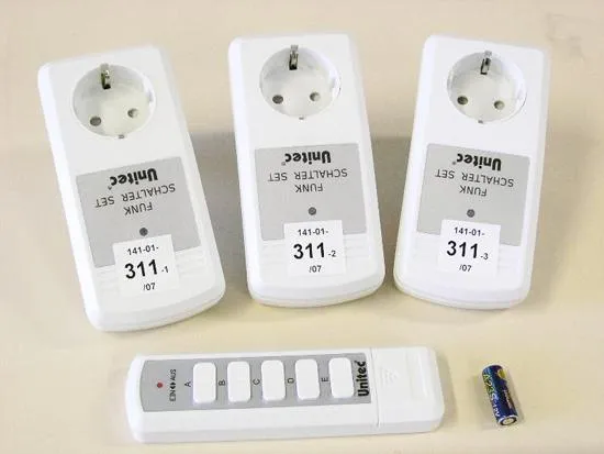 Remote-controlled socket
