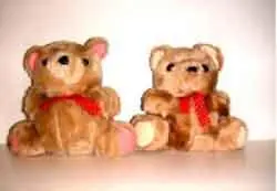 Сидящий пушистый плюшевый мишка «Furry teddy bear»