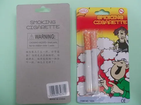 Две «сигареты» в прозрачном пластике на цветном картоне с надписью «Smoking Cigarette»