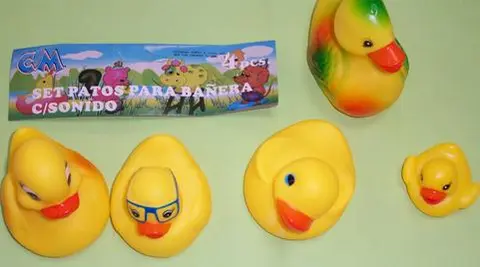 Set of squeezable toys "patos para banera c/sonido"