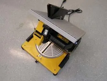 Combined mitre and bench saw