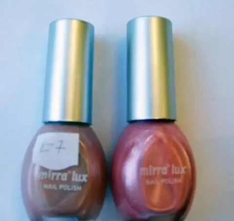 Лак для ногтей: 1) лак для ногтей Mirra lux 09, 2) лак для ногтей Mirra lux 19.