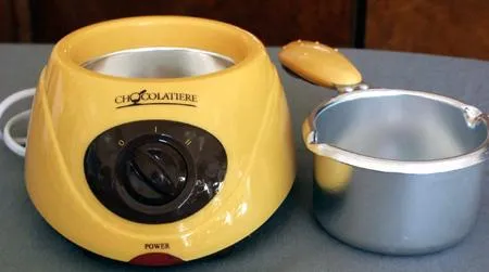 Electric chocolate maker 