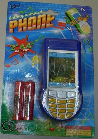 Игрушечный мобильный телефон на батарейках