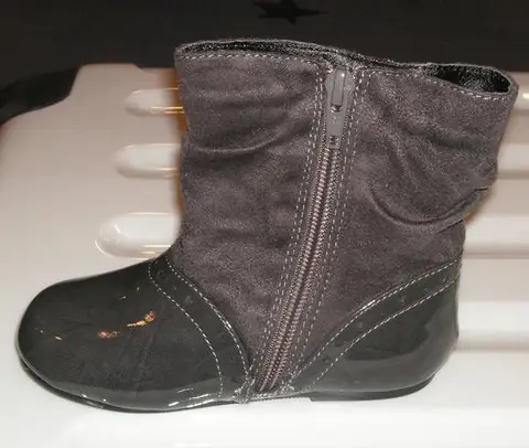 Girls' boots