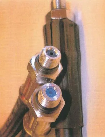 Dry suit inflation hoses - Flow restriction orifice