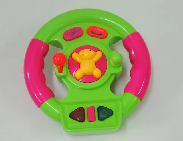 Sound-emitting steering wheel