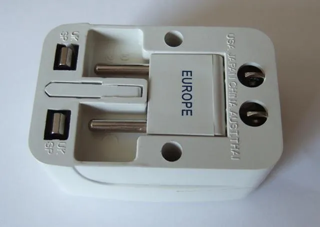 Дорожный адаптер для вилки - World universal mains adapter