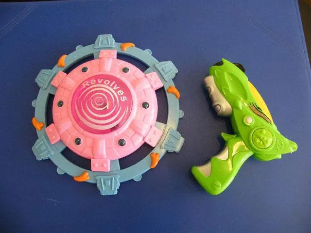 Laser pistol - Fire Game - Revolves