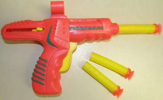 Shooter with suction darts - Foam dart shooter