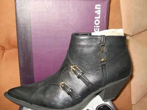 Ladies’ shoes