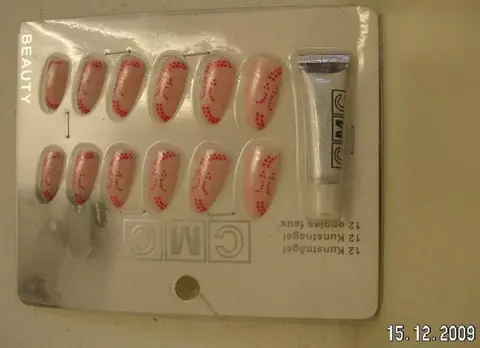 Artificial nails - Beauty