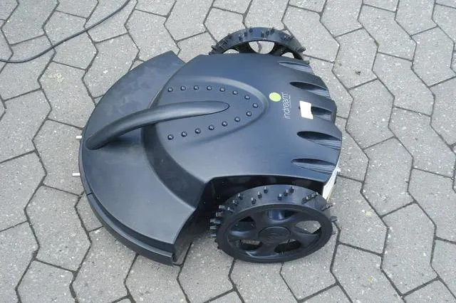 Robotic lawnmower