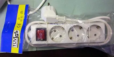 Three-outlet extension supply cord with switch