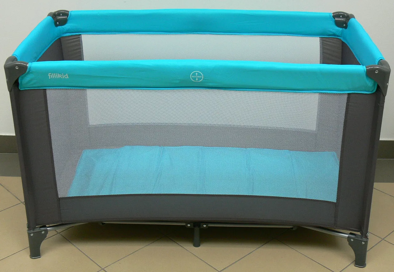 Travel cot