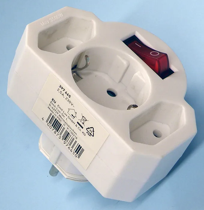 Three-sockets extension with a switch