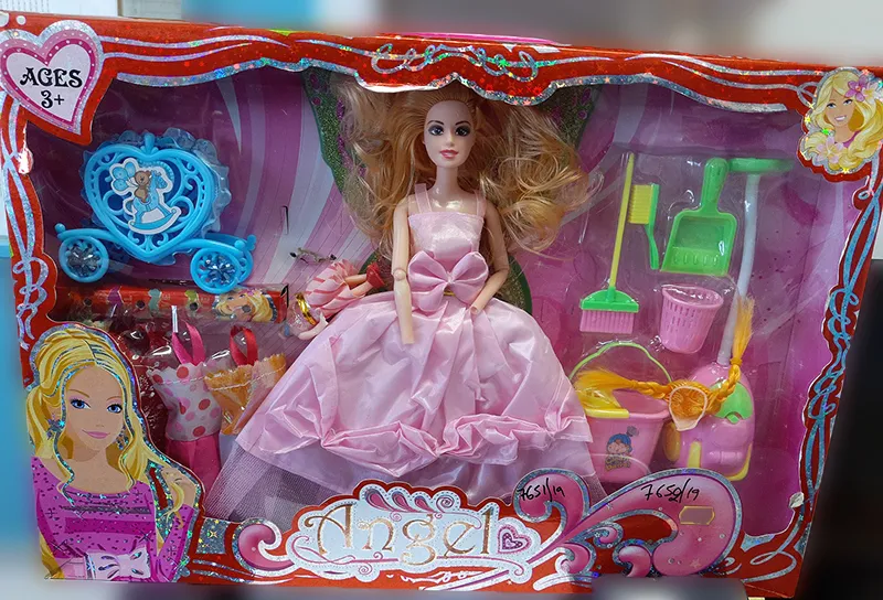 Set of plastic dolls with accessories