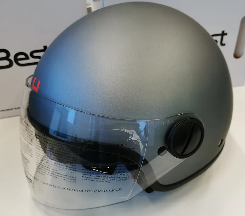 Motorcycle helmet