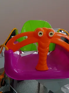 Пластиковые качели