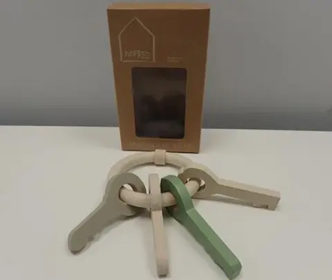 Деревянная игрушка (Wooden Toy / Houten speelgoed)
