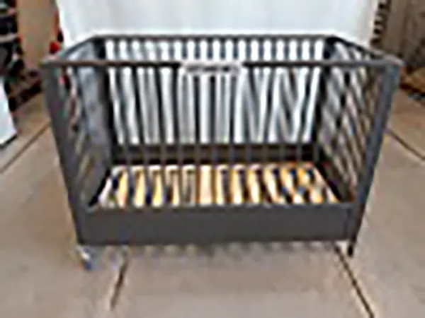 Babies' cot
