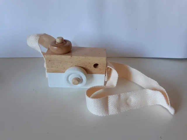 Деревянная игрушечная камера