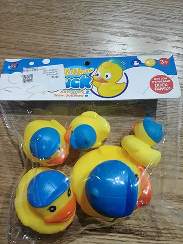 Пластиковая игрушка