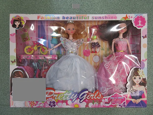Set of plastic dolls with accessories