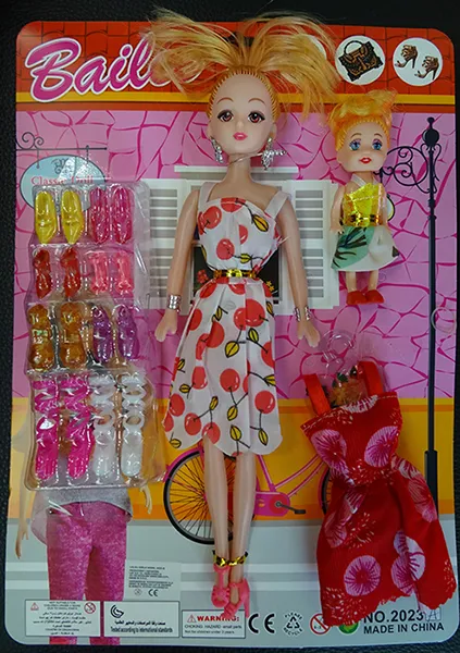 Set of plastic dolls with accessories