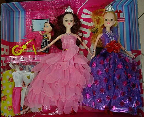 Set of plastic dolls with accessories