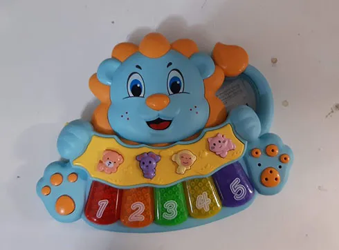 Battery toy piano