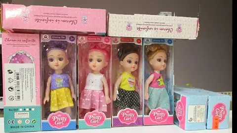 Пластиковая кукла