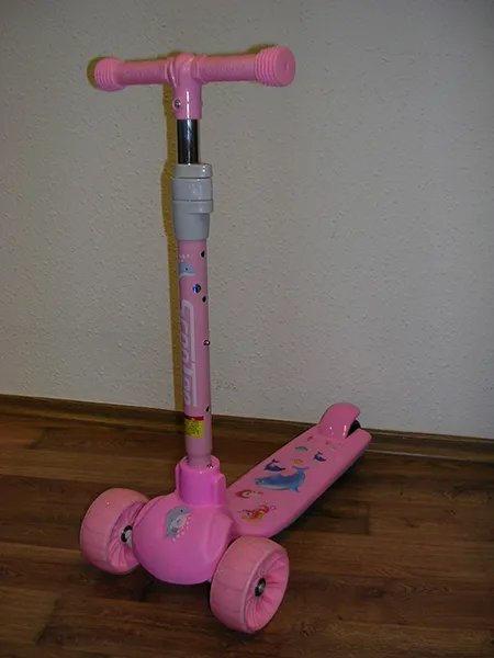 Toy scooter