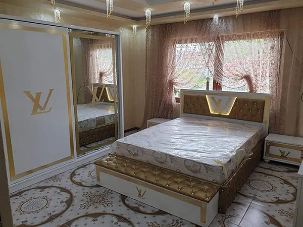 Деревянная кровать