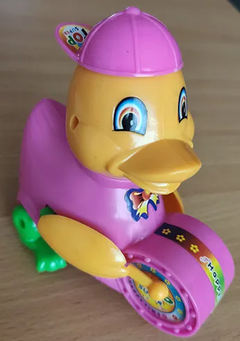 Пластиковая игрушка
