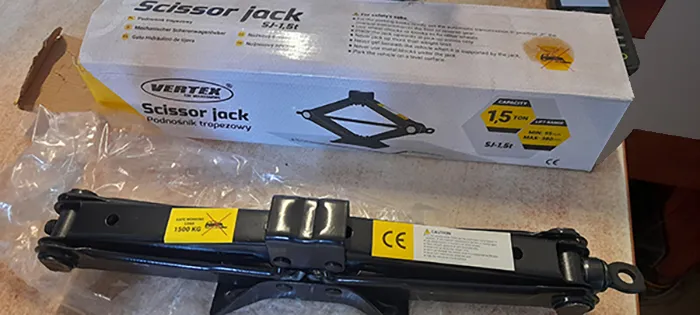 Scissor jack