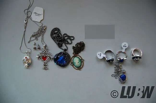 Fashion jewellery, necklace, rings and earrings