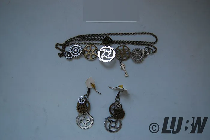 Necklace and earrings set
