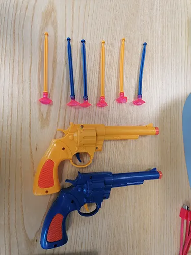 Игрушечный пистолет
