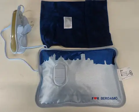 Electric hot water pouch