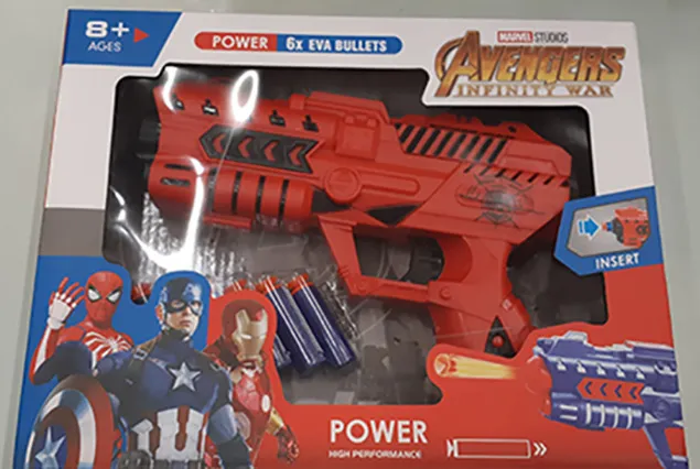 Toy gun set with projectiles