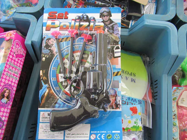 Toy gun with arrows
