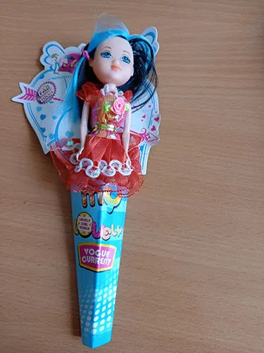 Пластиковая кукла