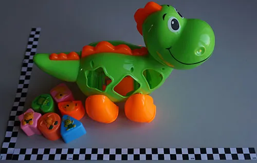 Пластиковая игрушка