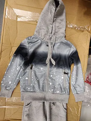 Childrens' clothing set